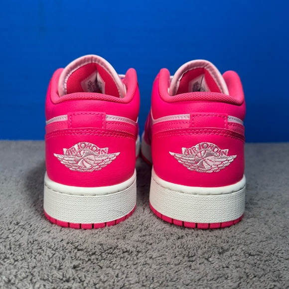 Jordan 1 low
'Valentine’s Day'
Brand new - Picture 4 of 11